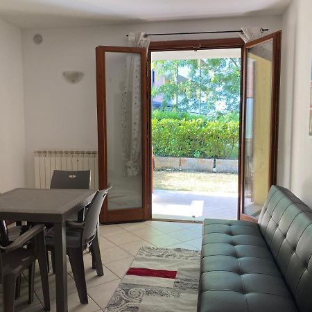 Appartamento Il Faro Con Giardino In Residence Con Piscina Desenzano del Garda Buitenkant foto
