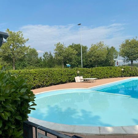 Appartamento Il Faro Con Giardino In Residence Con Piscina Desenzano del Garda Buitenkant foto