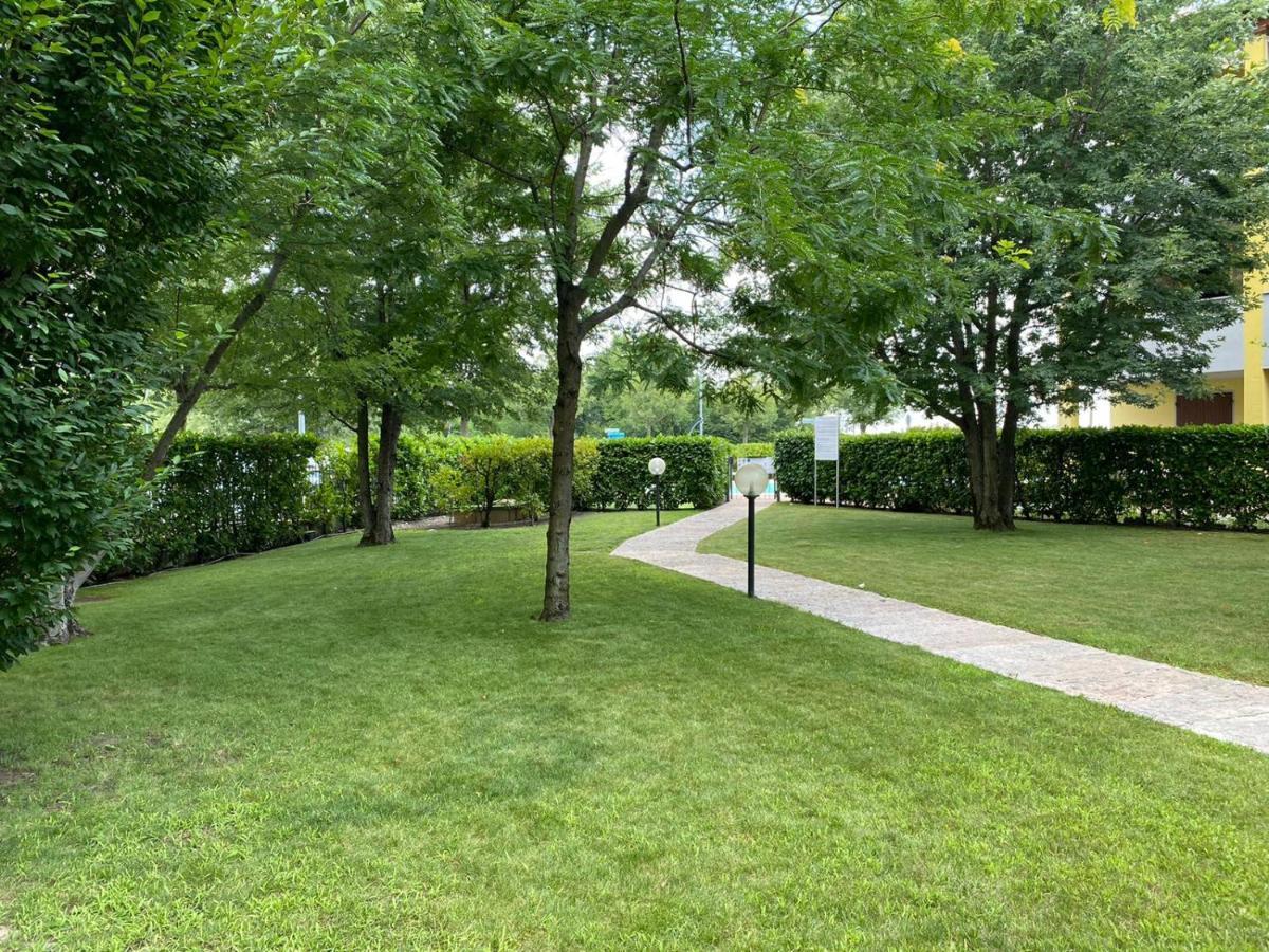 Appartamento Il Faro Con Giardino In Residence Con Piscina Desenzano del Garda Buitenkant foto