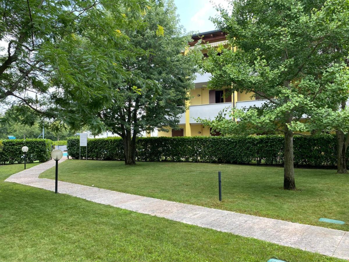 Appartamento Il Faro Con Giardino In Residence Con Piscina Desenzano del Garda Buitenkant foto